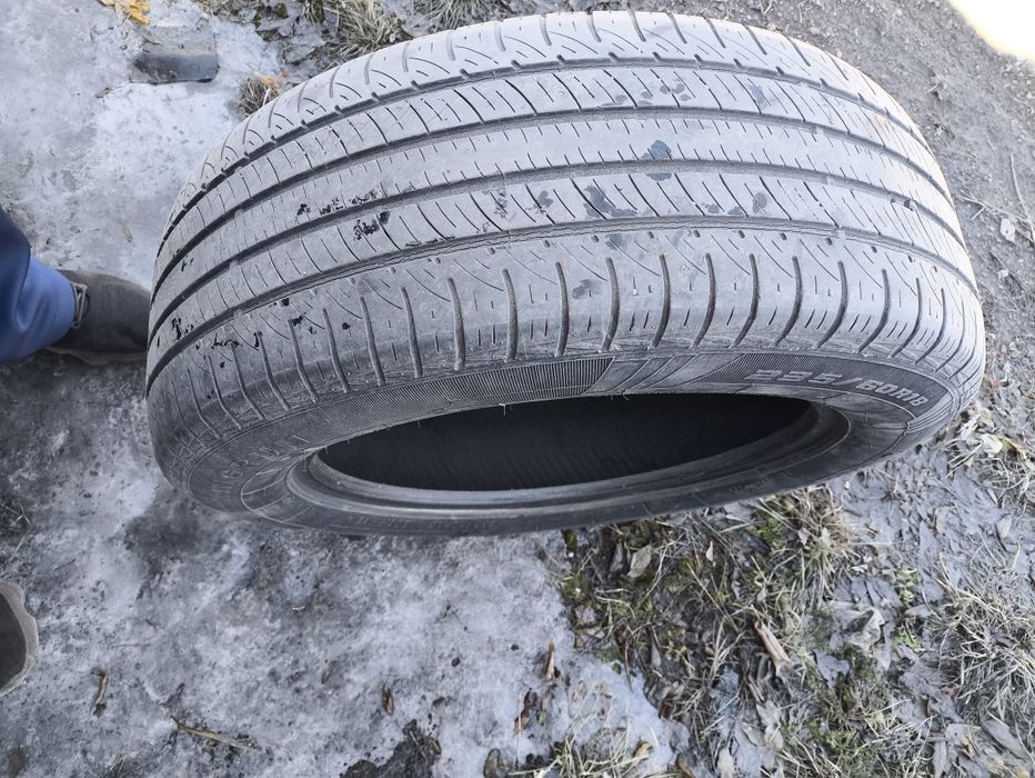 Продам 4 покрышки б/у на 18/235 /60