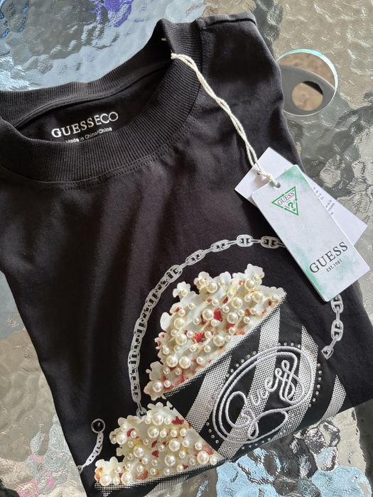 Блуза на Guess с етикета
