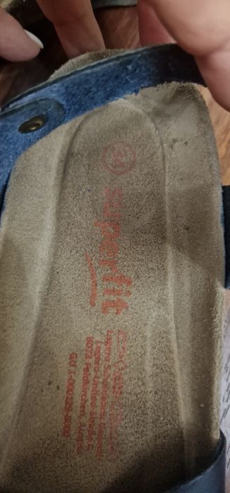 Продам кожанные босоножки на мальчика.