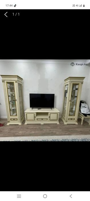 Шкаф стеклянный поставка для телевизора