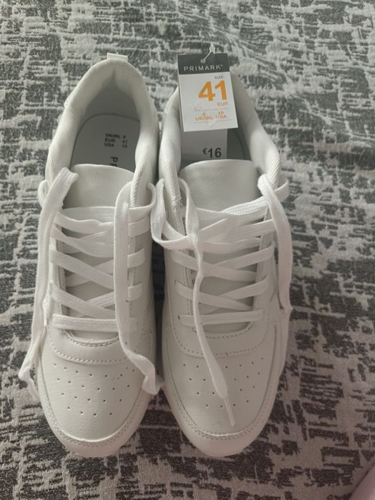 Бели дамски маратонки