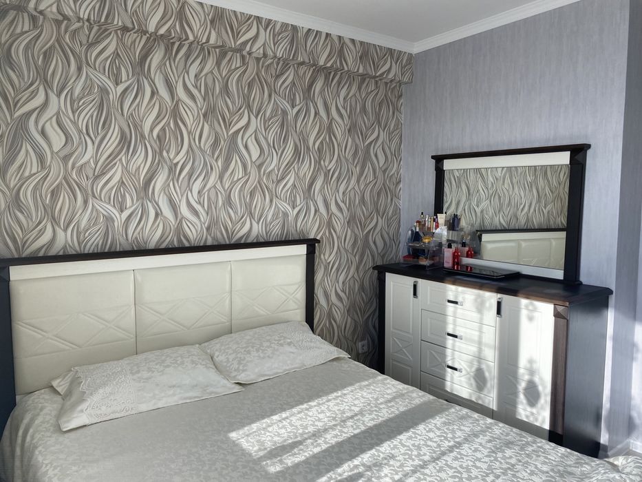 Продам спальный гарнитур