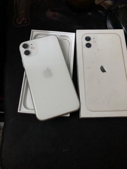 Продам 11 айфон.