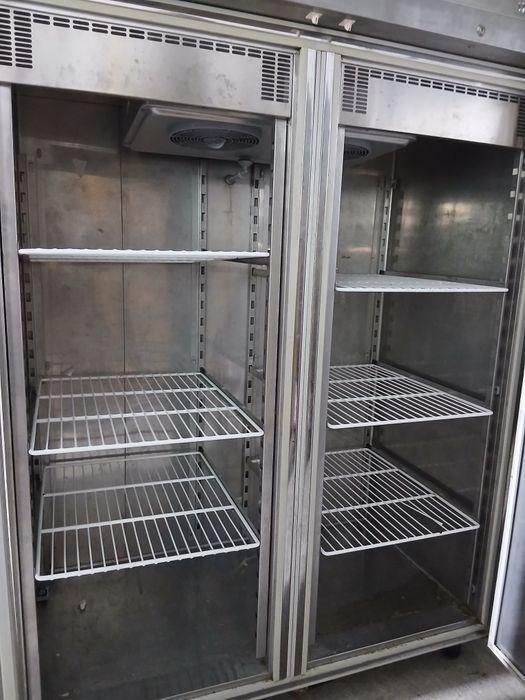 Vând frigider vertical inox