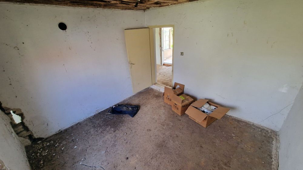 Продава се Къща в с. Богданци, Област Разград - 200 кв.м за 200 €/кв.м - Снимка #3