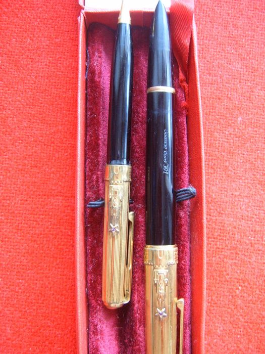 Москва ,стар луксозен комплект писалка със златно перо и пиромолив