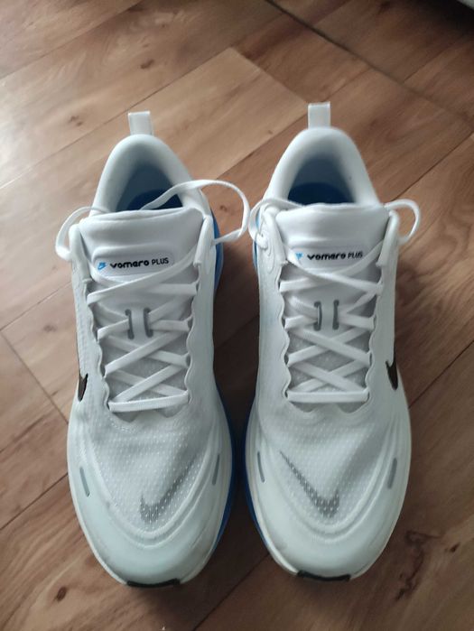 Adidasi alergare Nike Vomero Plus 45,5 asics garantie 2 ani