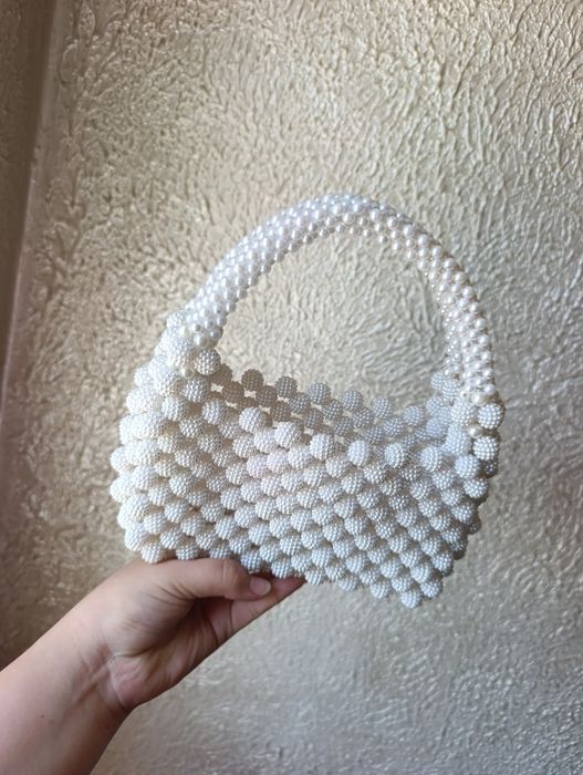 Белая сумка из бисера