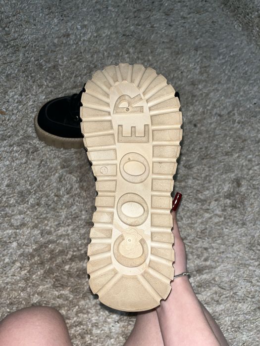 Продаю обувь,новая.