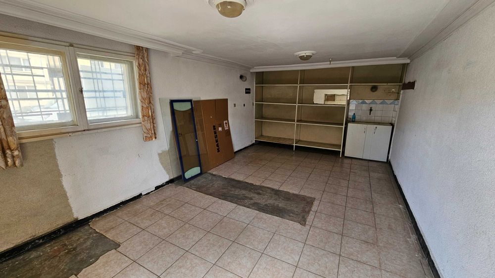 325 - Продава се масивен гараж в кв. „Възраждане"!