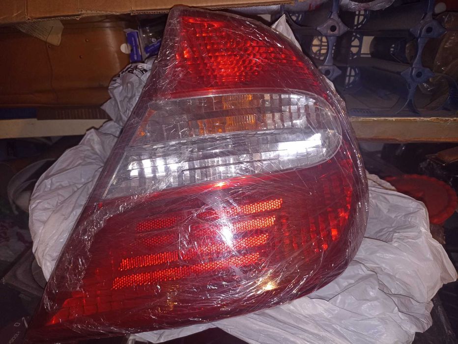 Задний правый фонарь на тойоту Camry 30