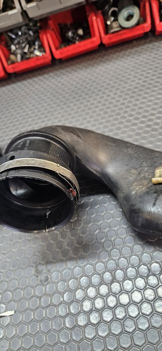 Лястовица / Въздуховод Мерцедес om642 Mercedes