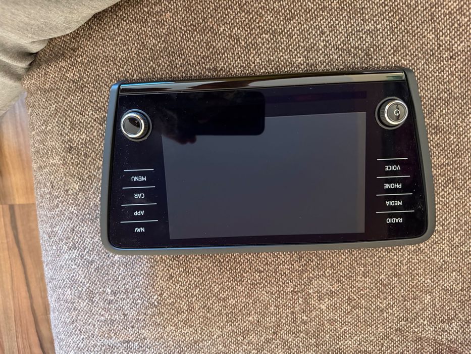 Продавам дисплей за Шкода Октавия 3