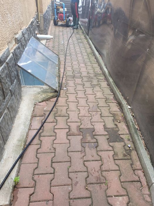 Curatare  pavaj,beton amprentat, terase,geamuri exterioare ,panouri fo