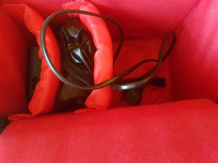 Продавам Фотоапарат Canon EOS 2000 със стойка