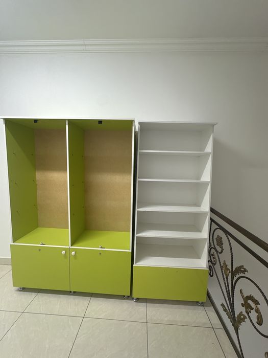 Стол, ветрина, комплект