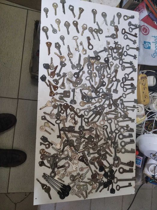 Ключи от замков разные