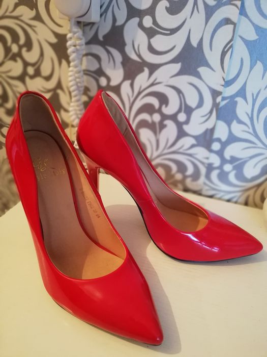 Продам туфли лодочки