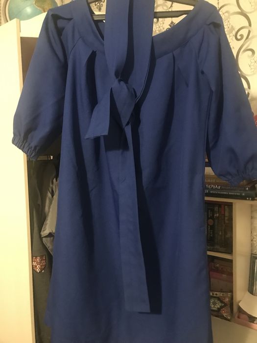 Распродажа платьев и вечерних нарядов