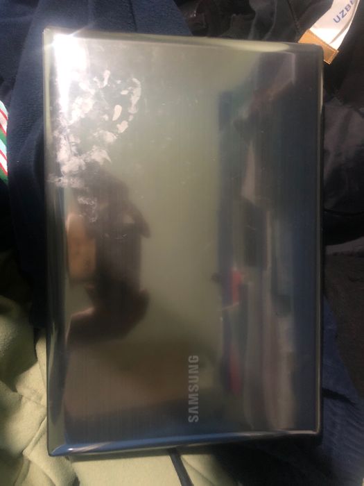 Noutbok samsung ekrani kuygan