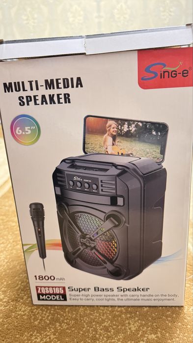 колонка и микрофон для караоке