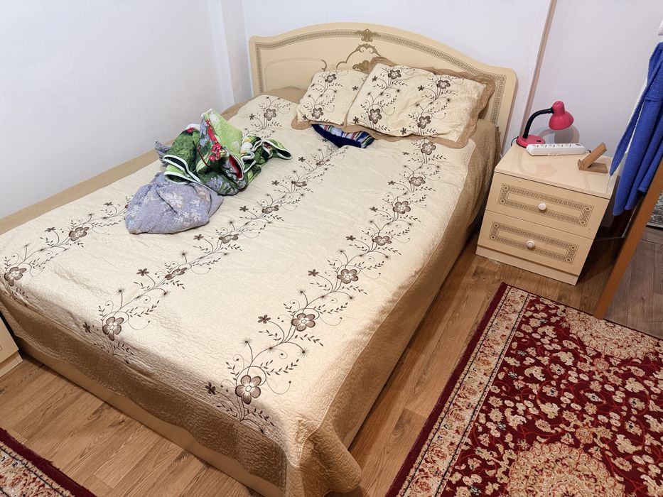 Продам спальную гарнитуру