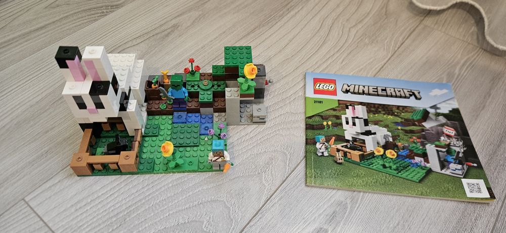 Lego Minecraft ferma de iepuri si temnita scheletelor