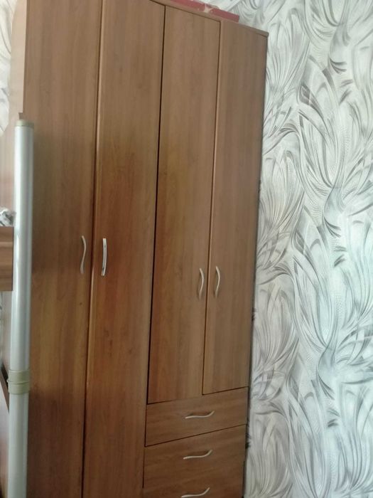 продам шкаф двухдверный