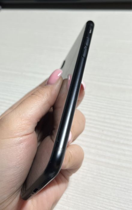 Продам Iphone SE 2020г 128 Гб