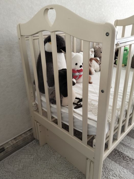 Продам манежку новая