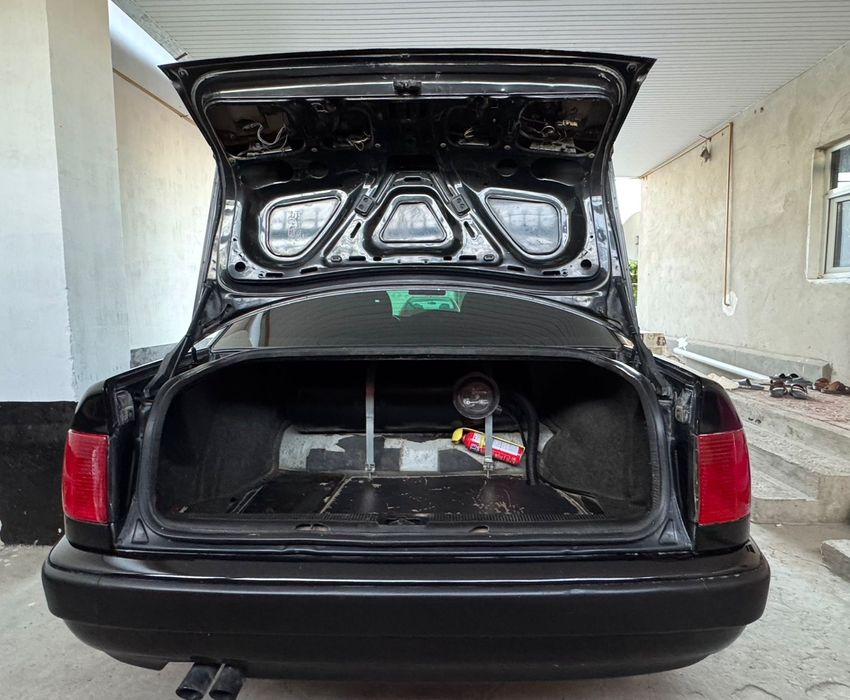 Ауди 100 С4 1991г.