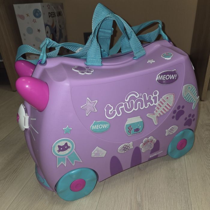 Детский чемодан на колёсиках