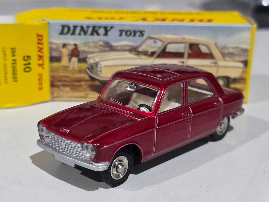 Macheta Auto Colectie 1/43 Dinky Toys Reeditie Atlas Peugeot 204