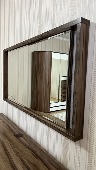 Комод с зеркалом