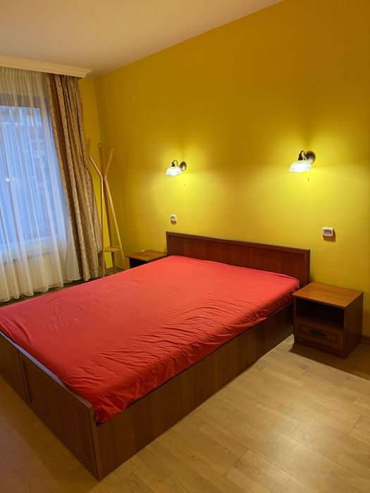 Дървени спални мебели