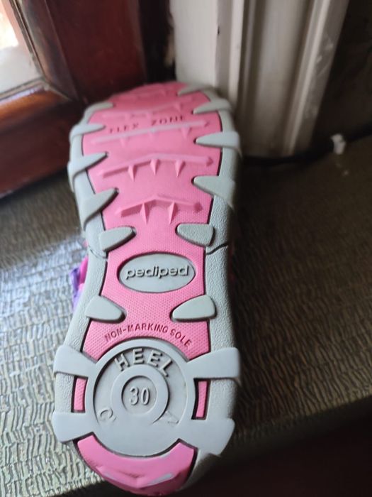 Продам детские летние кроссовки