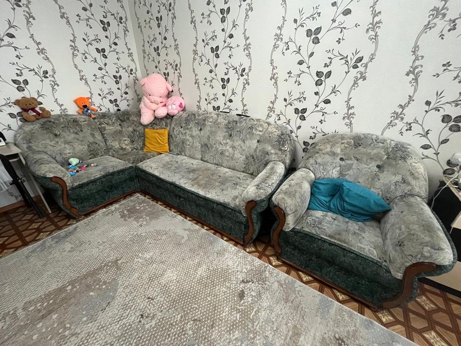 Продам Диван с креслом