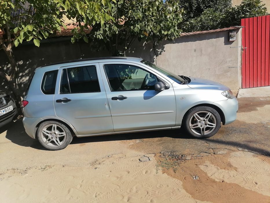 Vând Mazda 2 din 2003