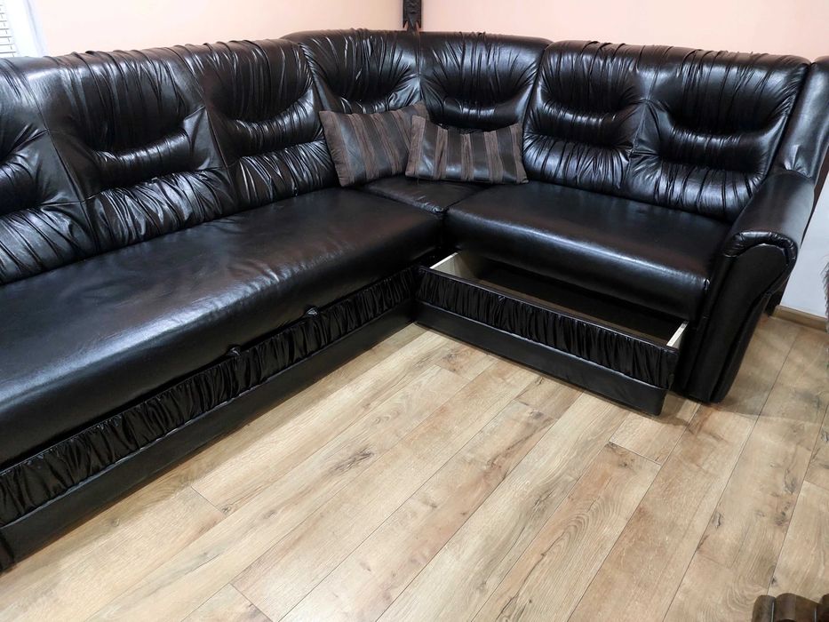 Продавам кожен ъглов диван