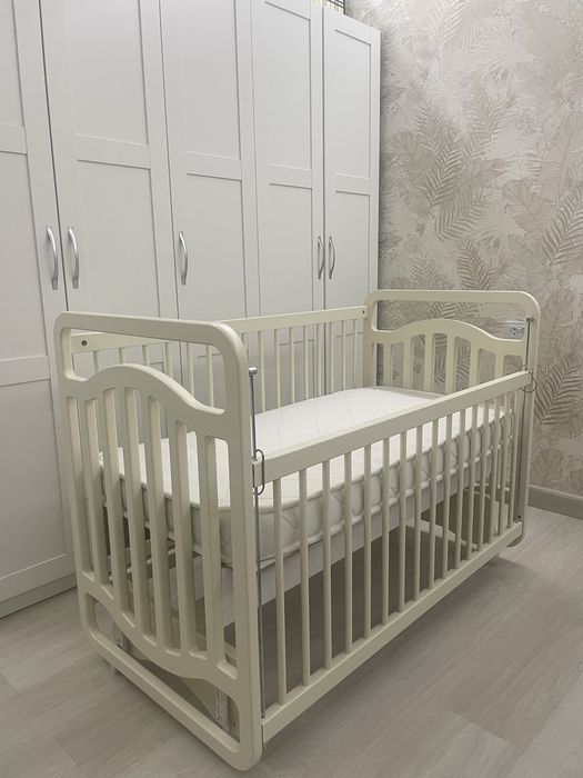 Красивая детская кроватка-малыш (белая)-новая!