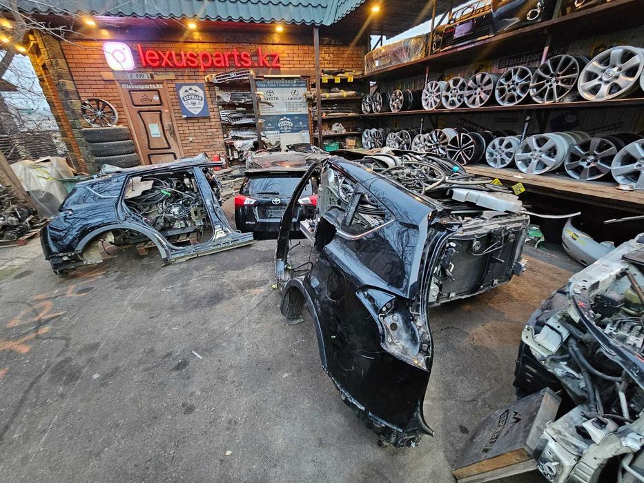 Заднее левое крыло Rav4