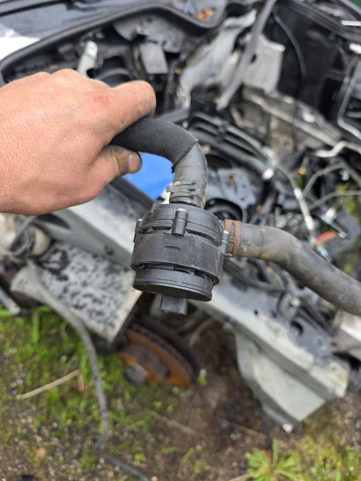 Външна помпичка за антифриз на Mercedes W211