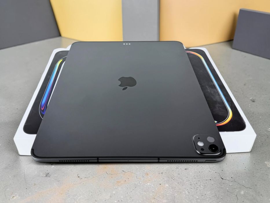 Таблет Apple iPad Pro 13" 8th Gen M5 Wi-Fi + Cellular 512GB Black 60 ЗАРЯДА! Гаранция!
