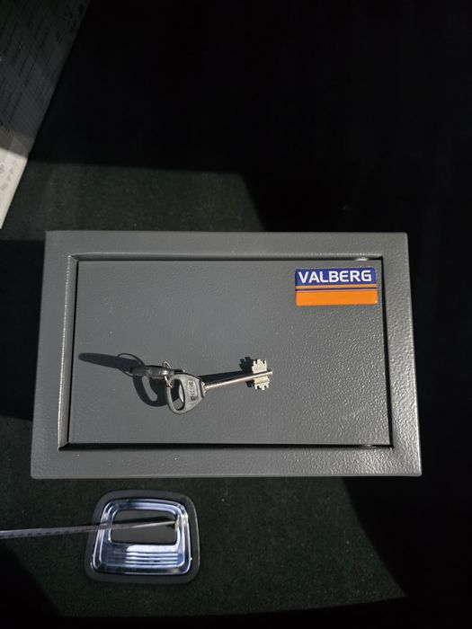 Метален сейф/каса VALBERG