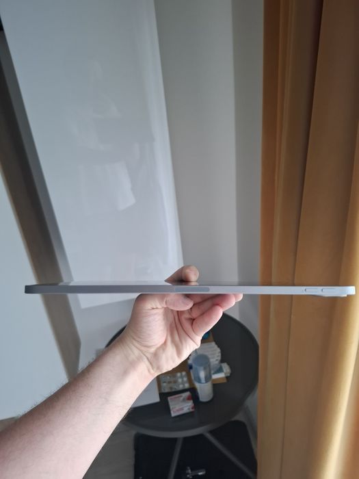Vand Ipad 11 pro  Wi-fi 256 gb 2024
