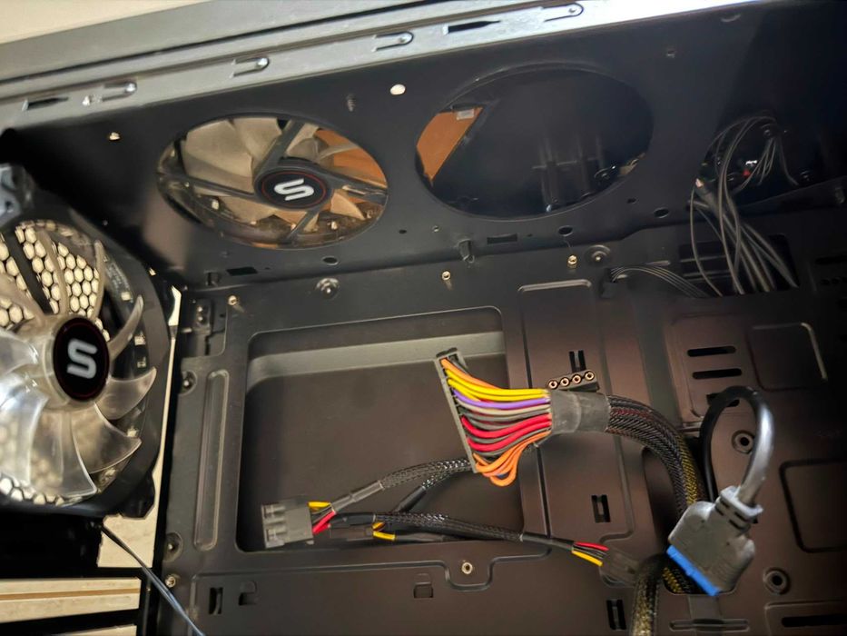 Carcasa Logitech + 2 ventilatoare