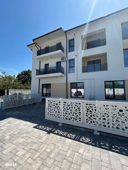 Apartament 3 camere, balcon, curte împrejmuită