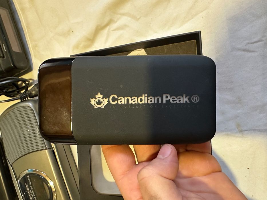 Power bank canadian peak 4000 mah.