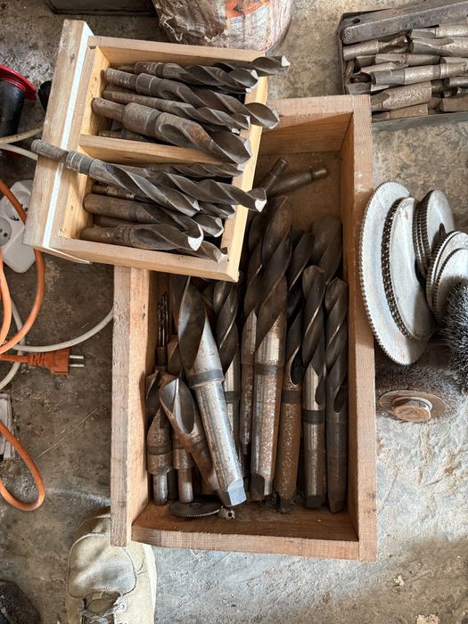 Стругарски инструменти / ножове , свредла