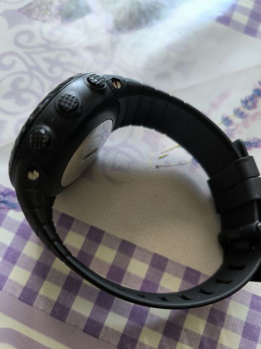 Продавам мъжки часовник Suunto Core All Black Vector!